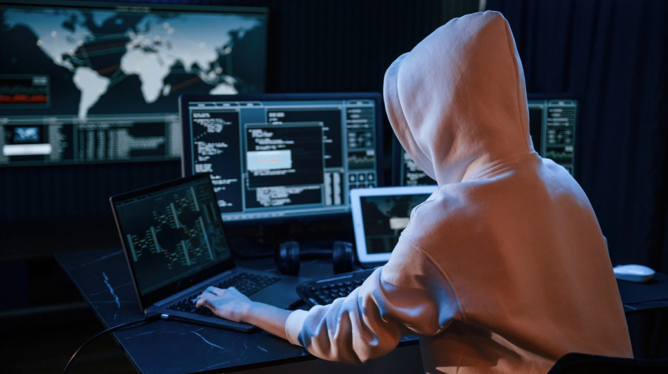 Evolución de un ciberataque y detección de actividad sospechosa en los sistemas de una empresa