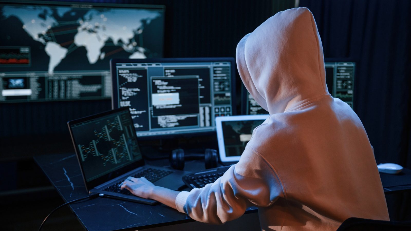 Evolución de un ciberataque y detección de actividad sospechosa en los sistemas de una empresa